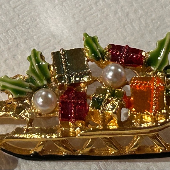 Vintage Christmas Sled Brooch Gold-Tone With Enamel & Faux Pearls - Picture 4 of 5